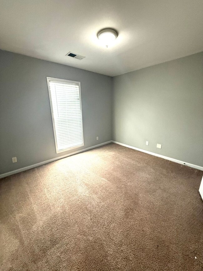 Building Photo - ** 3 Bed 2 Bath located in Burbank Crossing ** Call 334-366-9198 to schedule a self tour