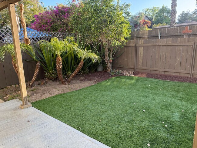 Building Photo - Excellent 2 bedroom 2 bathroom single story condo with private backyard.