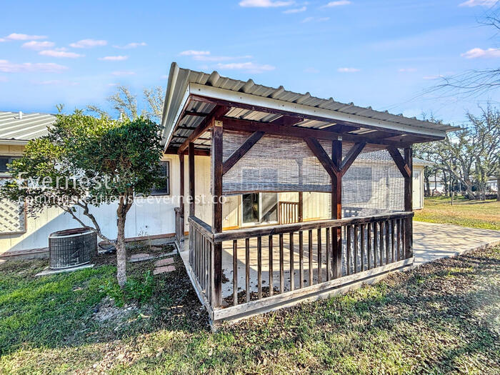 Building Photo - 208 Panther Path