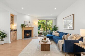 Building Photo - 4430 Noble Ave