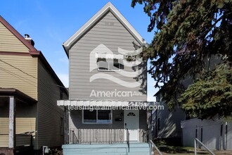 Building Photo - 1260 Summerlea Ave