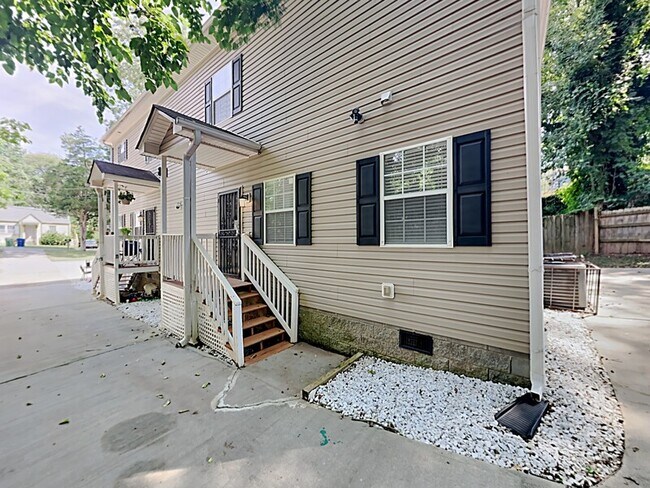 Building Photo - 255 Farrington Ave SE