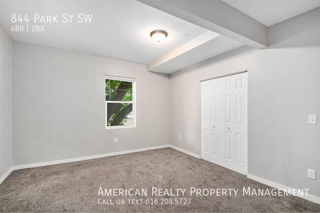 Building Photo - 844 Park St SW