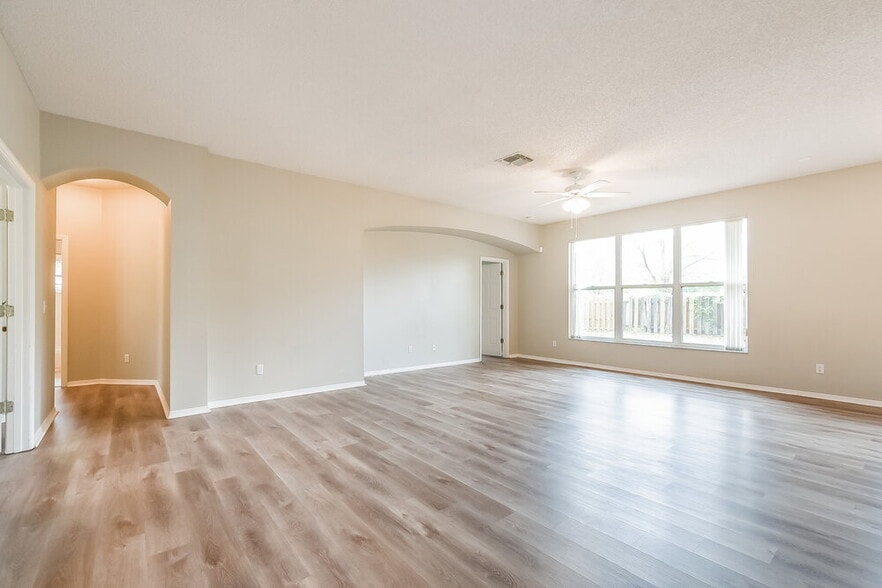 Building Photo - 1760 Sparkling Water Cir