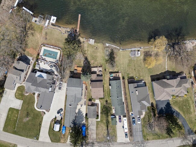 Building Photo - 4500 Island Park Dr