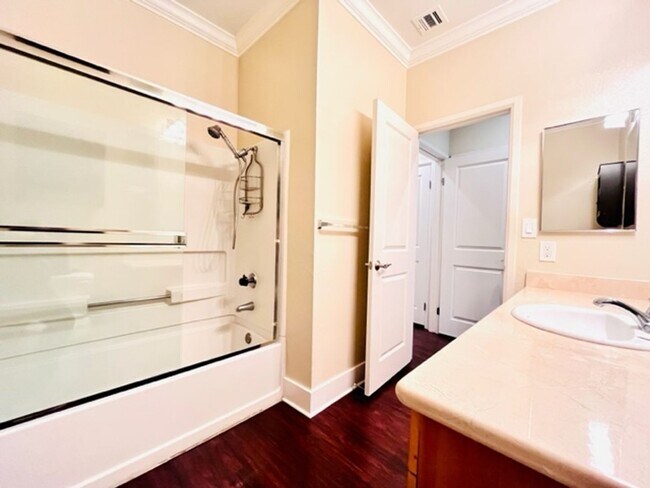 Building Photo - Beautiful, Lower-Level 2BD/2BA, Corner Con...