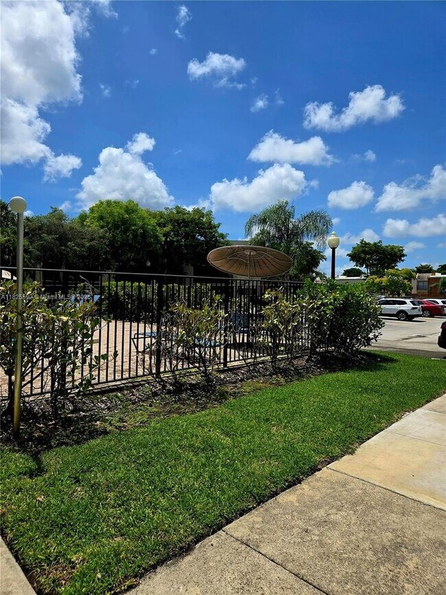 Building Photo - 8005 SW 107th Ave