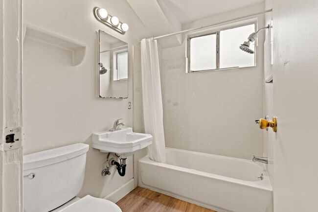 Building Photo - Just Updated! 3 Bed House in San Leandro |...