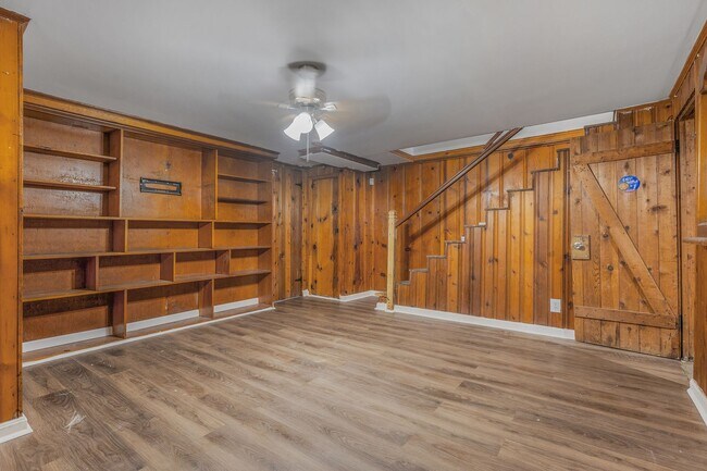 Building Photo - 3912 Mortimer Ave