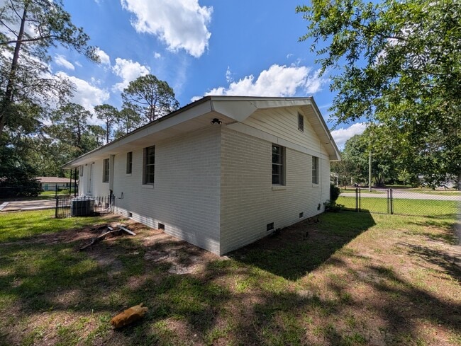 Building Photo - 112 Alexander Ave