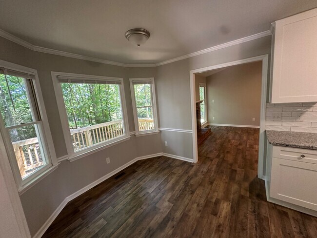 Building Photo - 5529 Continental Way