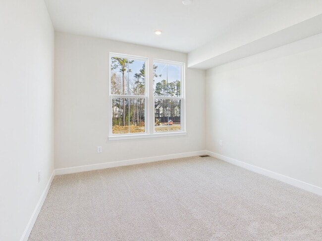 Building Photo - 8029 Lake Laurel Ln