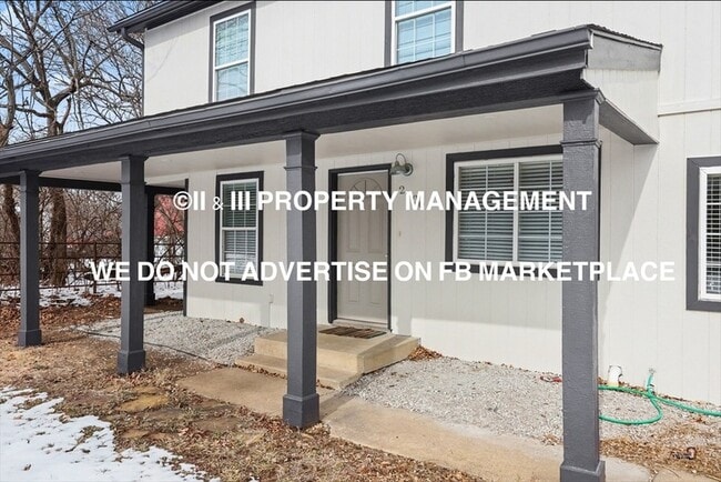 Building Photo - 2900 E Red Bridge Rd