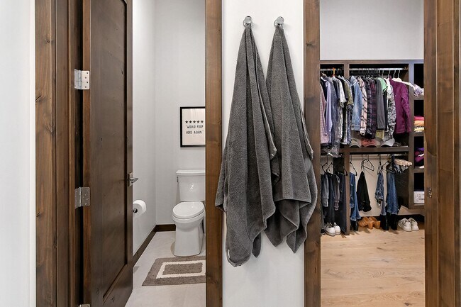 Building Photo - Rental Available 5/8/26-6/14/26 Luxury rental is an entertainers dream! Space, views, amenities, ...