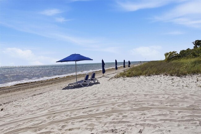 Building Photo - 600 Grapetree Dr