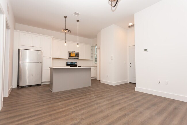 Building Photo - 91 E 21st St