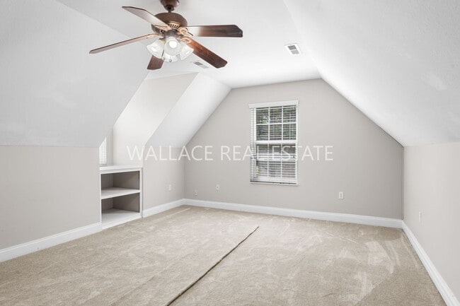 Building Photo - FARRAGUT: TWO STORY 3 BEDROOM, 2.5 BATH HO...