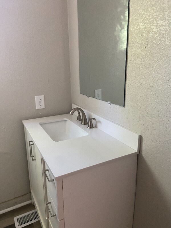 Building Photo - 531 S Meridian St