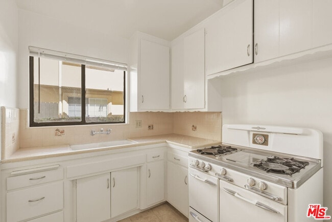 Building Photo - 1058 S Wooster St