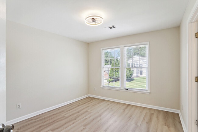 Building Photo - 845 Highmeade Dr