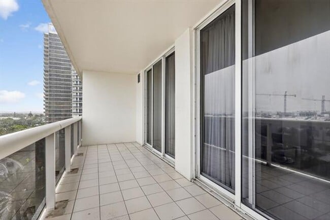 Building Photo - 9595 Collins Ave Ave