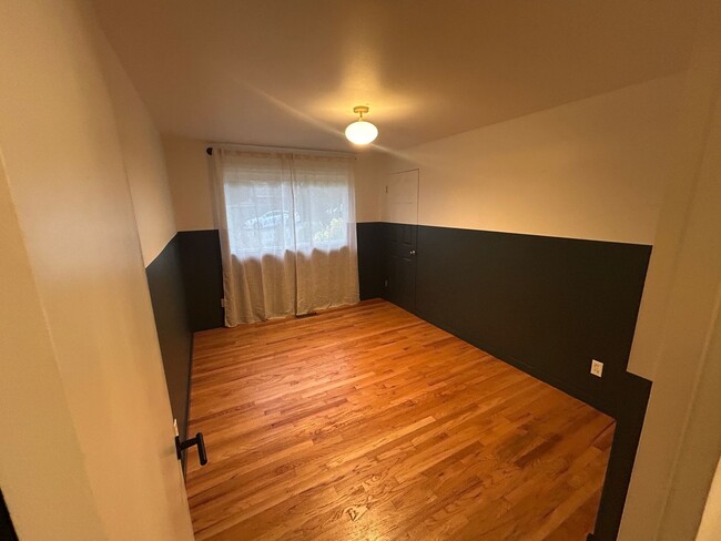 Building Photo - Fantastic 3 bedroom 1 bathroom rambler in ...