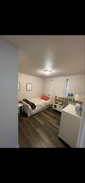 Building Photo - 111 Green Acres Dr