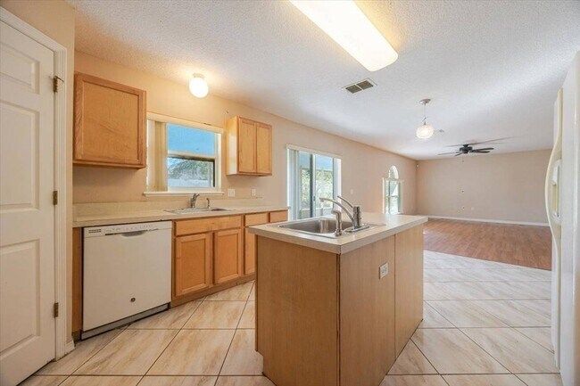 Building Photo - 163 Jocelyn Dr