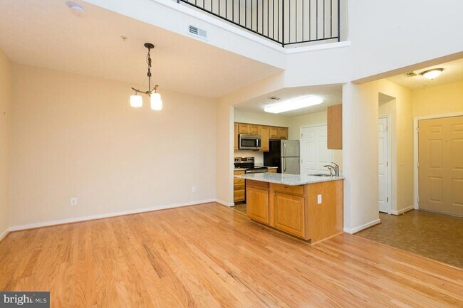Building Photo - 2013 Warners Terrace S
