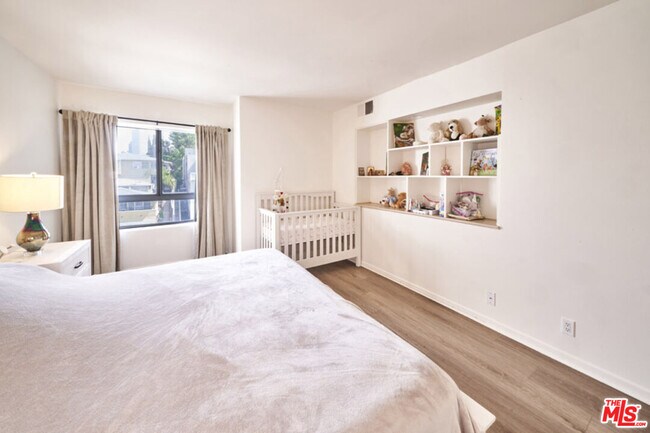 Building Photo - 1617 S Beverly Glen Blvd