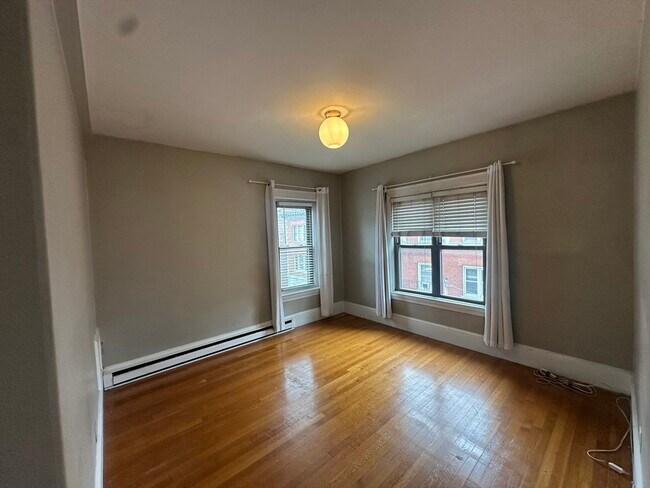 Building Photo - 857 Beacon St