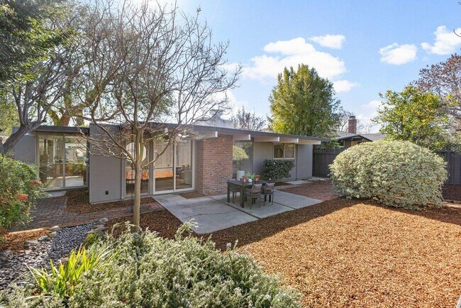 Building Photo - 729 Stendhal Ln