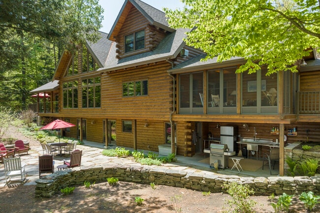 Building Photo - 712 Peabody Pond Rd