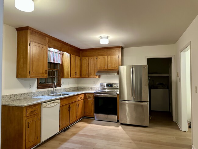 Building Photo - 4805 Candlelight Pl