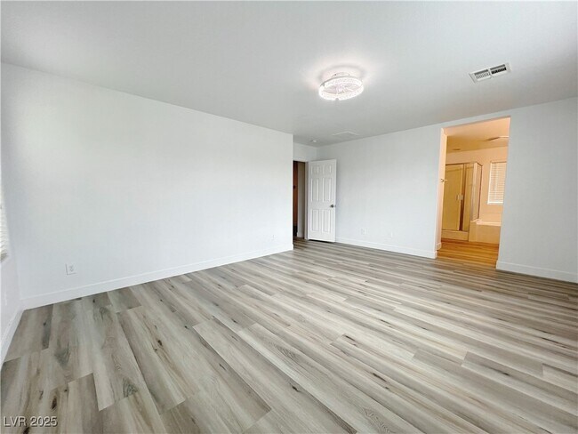 Building Photo - 8821 Steaming Thunder Ct