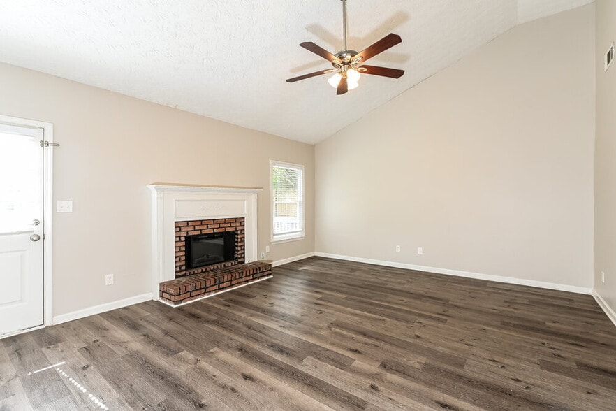 Building Photo - 1411 Hillside Pl SE