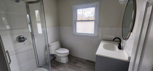 Building Photo - Beautiful and Spacious Wallingsford 4 Bedr...