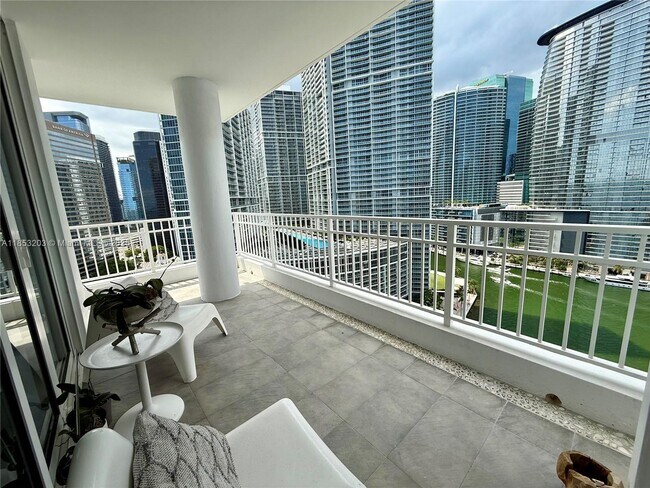 Building Photo - 801 Brickell Key Blvd