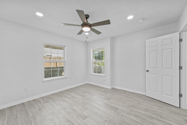 Building Photo - 22 13th Ave N