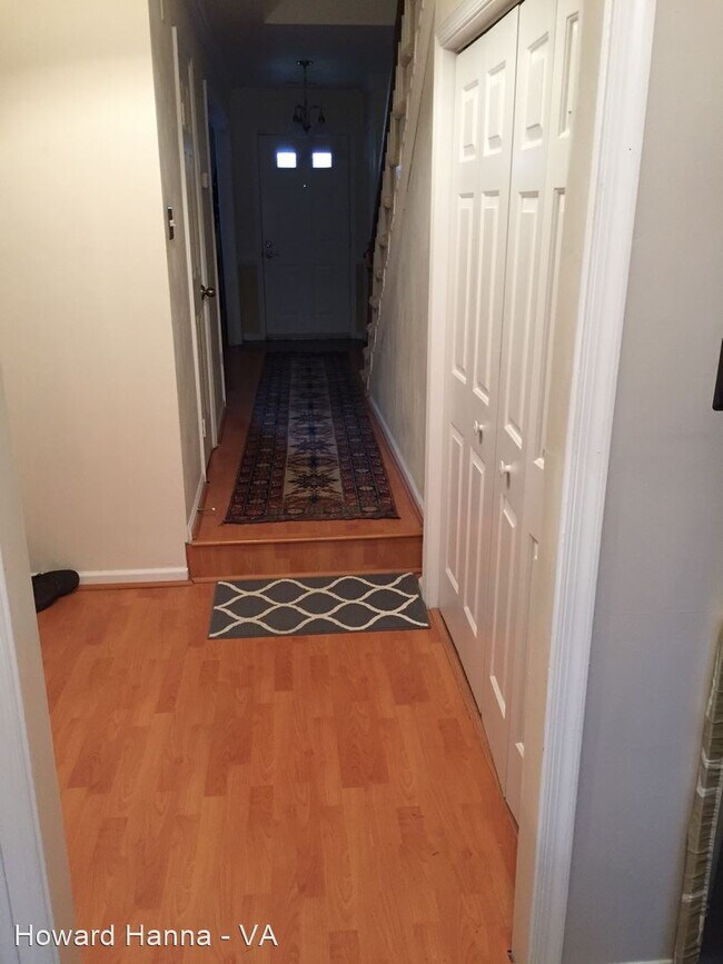 Building Photo - 3 br, 2.5 bath House - 1016 Colonial Meado...