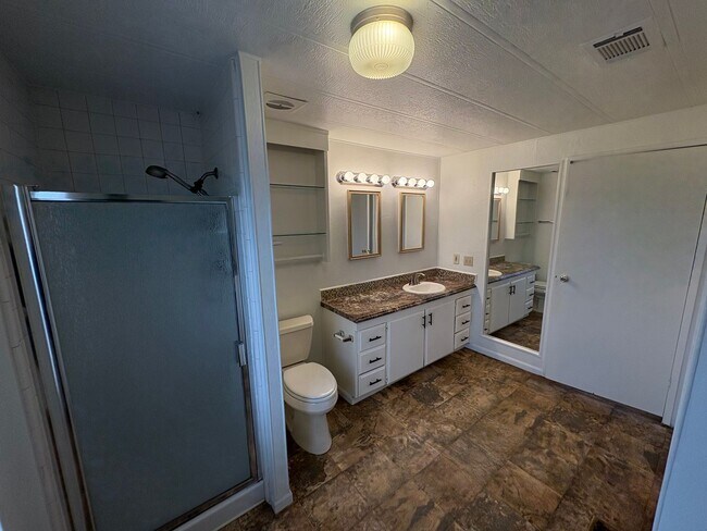 Building Photo - Pleasant Country Home Available Now!