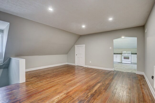 Building Photo - 808 Academy Ave