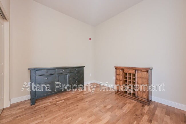 Building Photo - 5401 S Park Terrace Ave