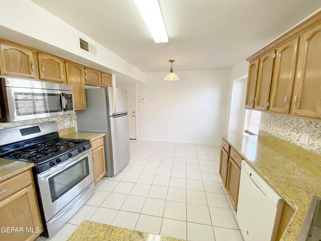 Building Photo - 4320 Loma Del Norte Dr
