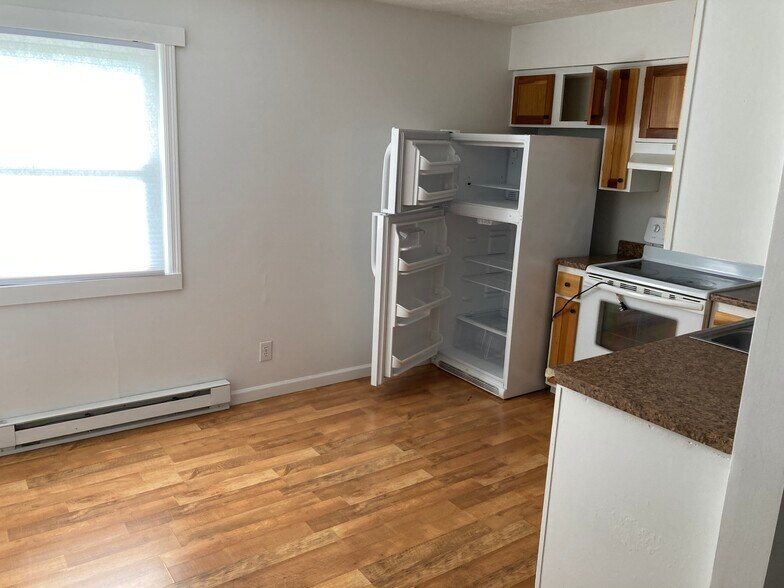 Building Photo - 1230 Hilltop Cir