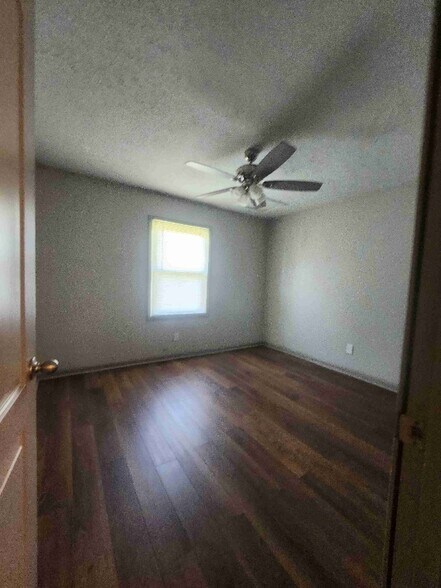 Building Photo - 1714 Autumn Dr