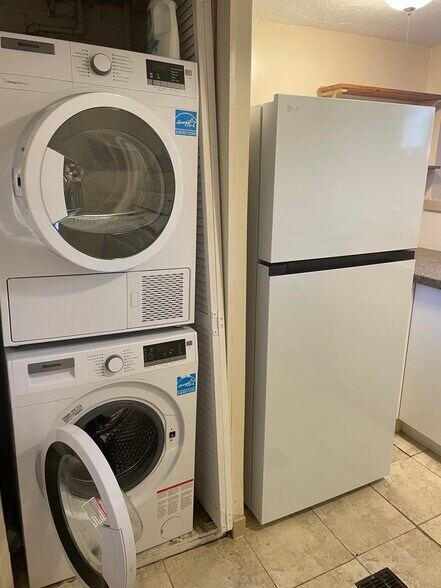 Building Photo - 604 S 1300 E