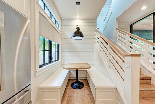 Building Photo - 1707 W St Johns Ave