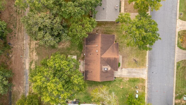 Building Photo - Updated House for Rent in Maumelle – Spaci...