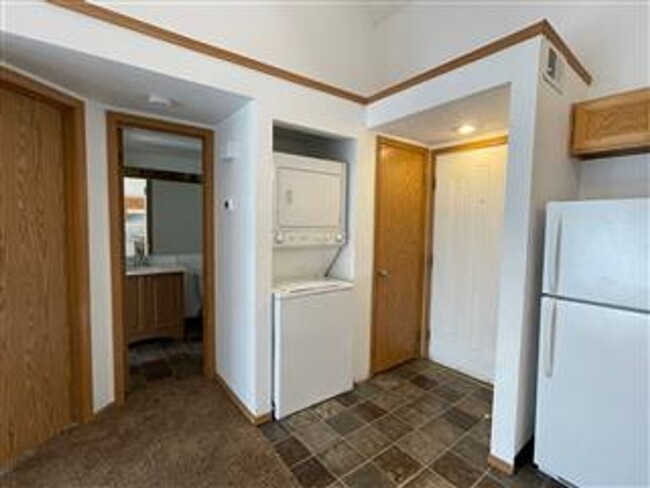 Building Photo - Soda Lakes Condo